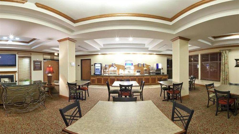 Holiday Inn Express Mineral Wells By Ihg Паркерсберг Экстерьер фото