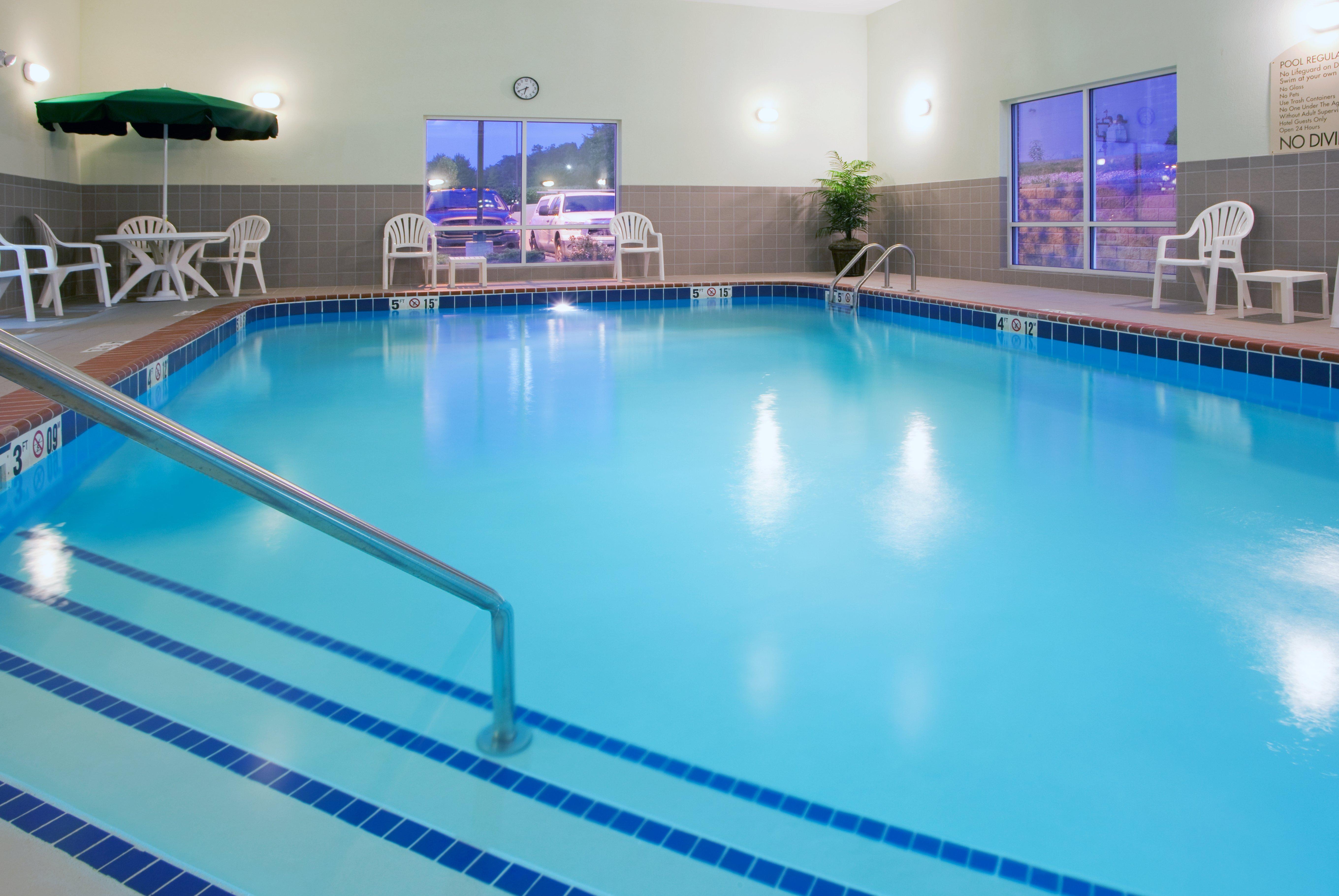 Holiday Inn Express Mineral Wells By Ihg Паркерсберг Экстерьер фото