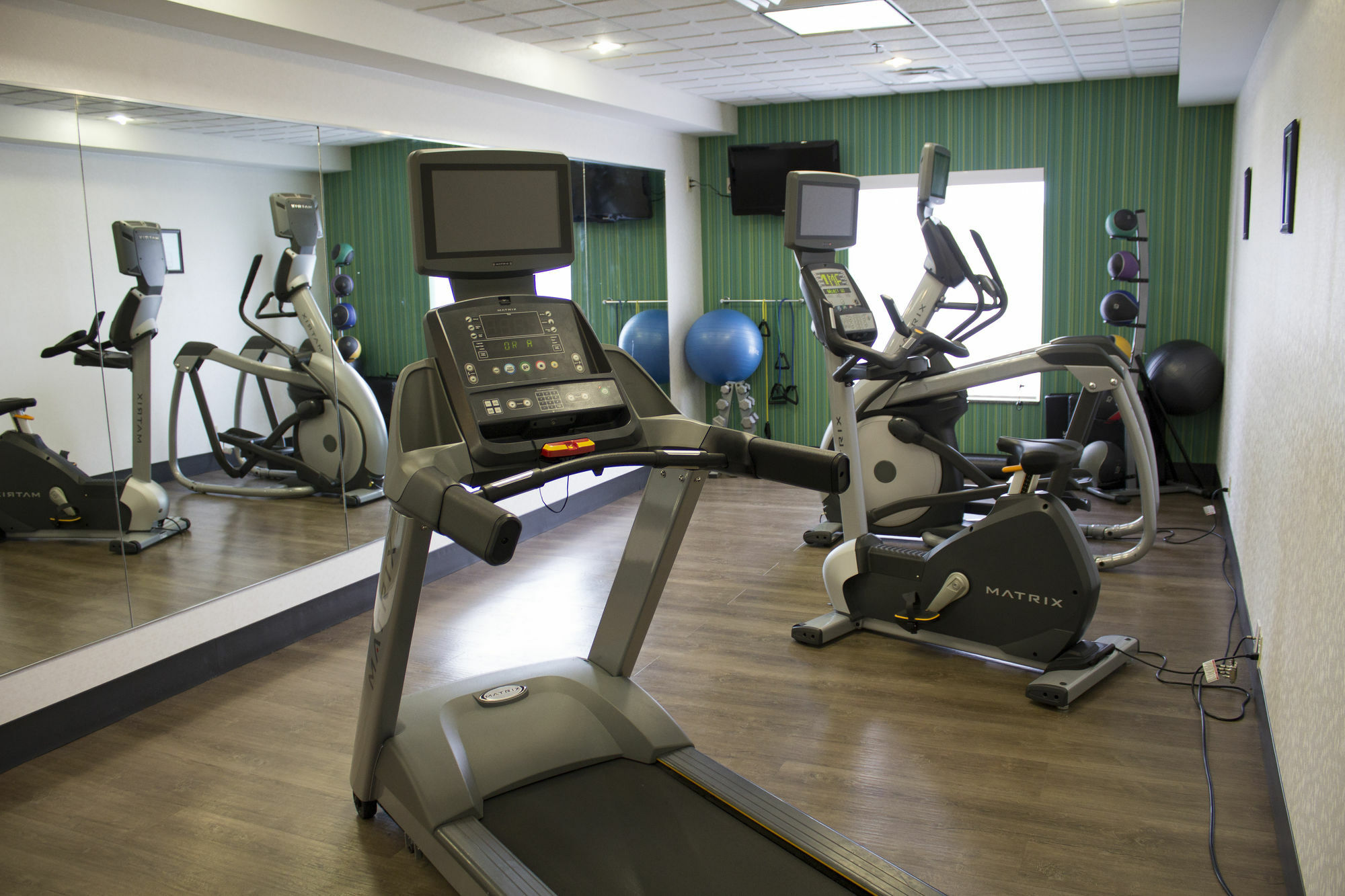 Holiday Inn Express Mineral Wells By Ihg Паркерсберг Экстерьер фото